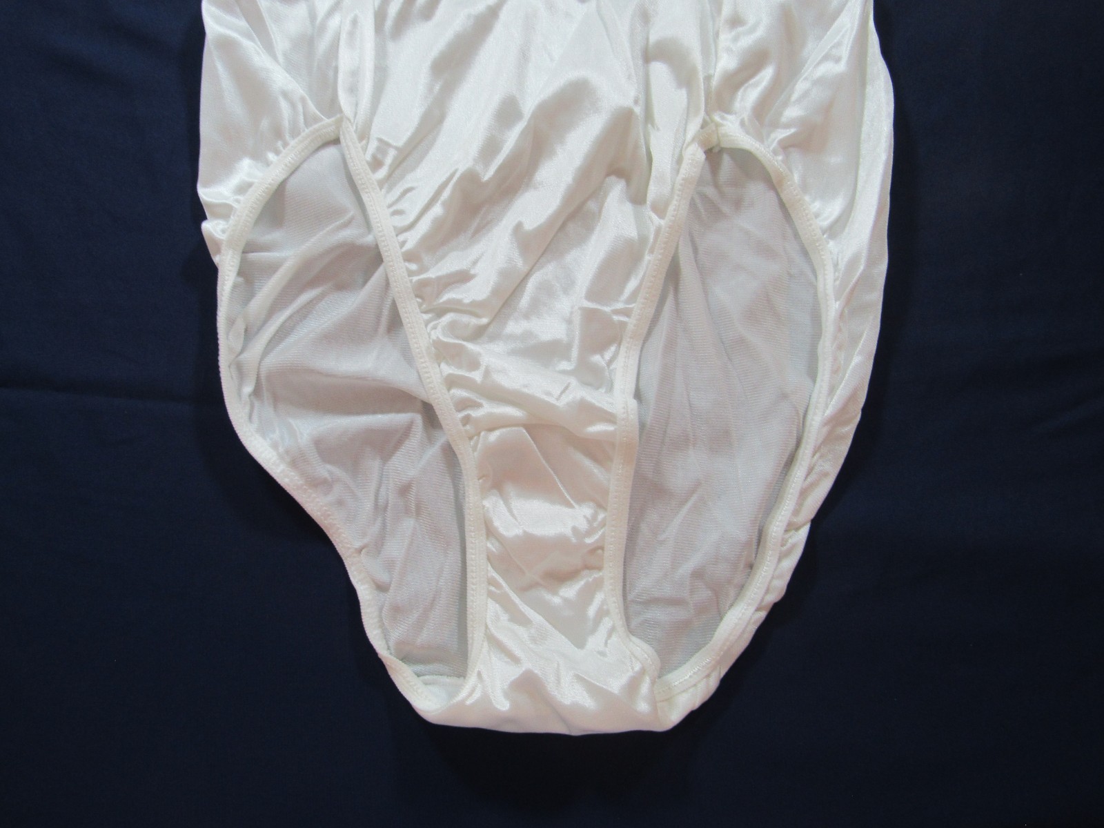 VINTAGE LADY MANHATTAN WHITE SILKY SOFT NYLON HI CUT LEG PANTIES SIZE 5 S NWOT