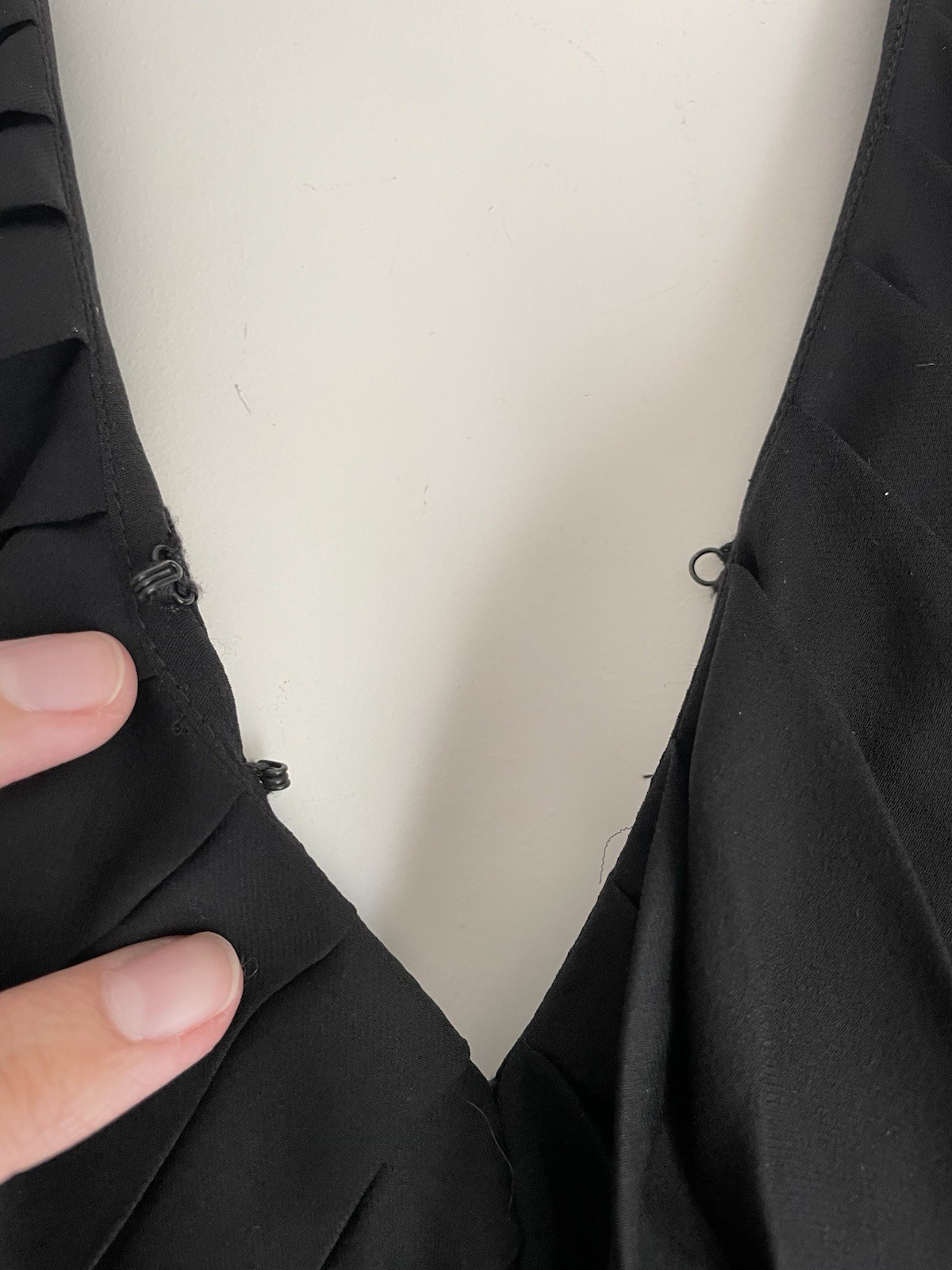 Gucci Fall 2015 Size 42 US 6 Black Silk Pleated Ruffled Dress V Neck Alessandro