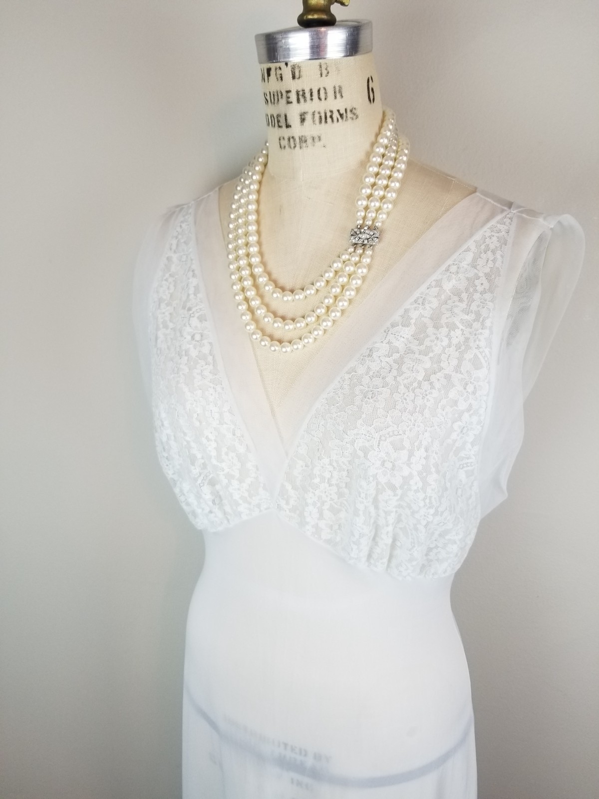Vintage 1950&rsquo;s Glamorous Powder Blue « Myth » Nightgown Van Raalte Bust Size 34~36