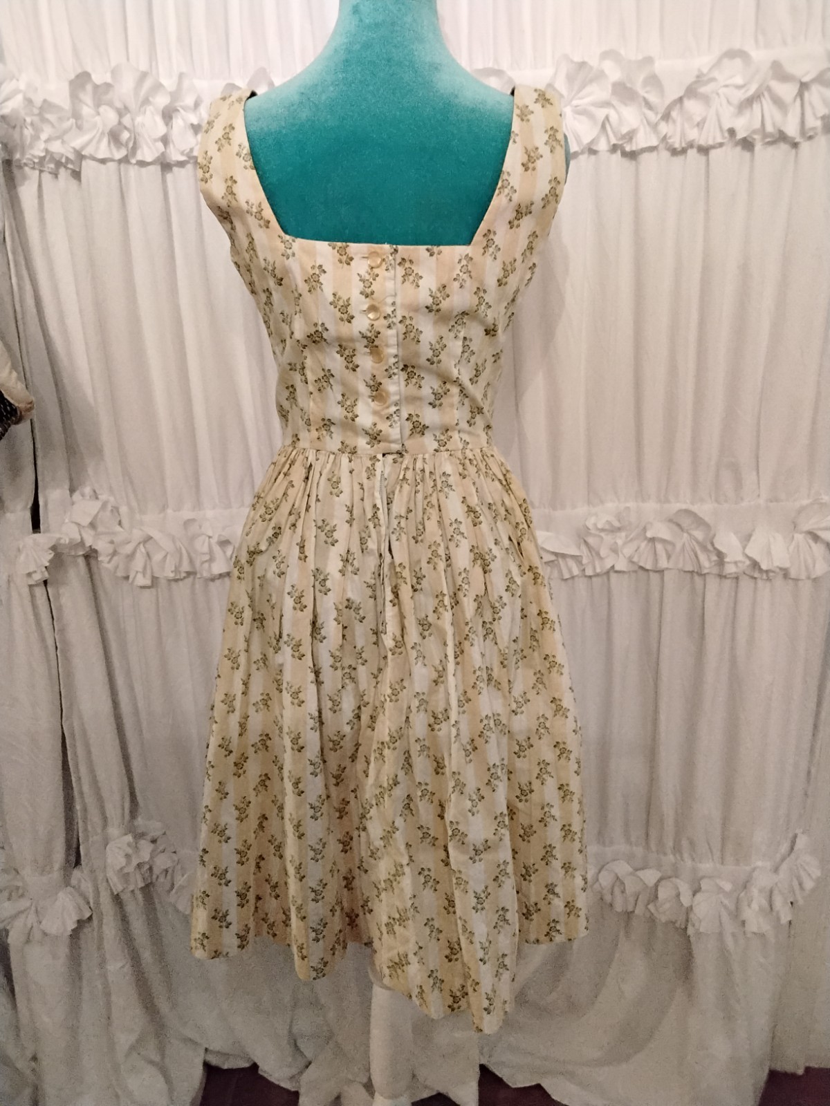 Vintage 1950s 1960s Helen Whiting Cotton Floral Dress S/M Rare Button Back