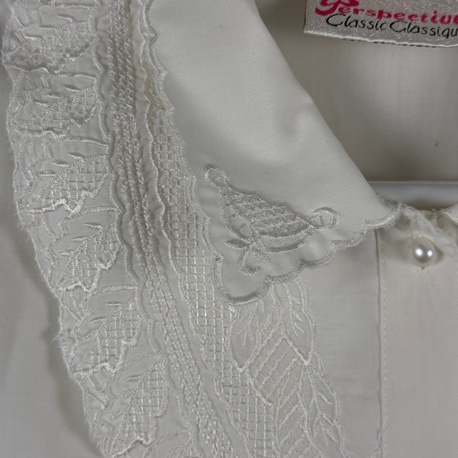 Perspective Classic Classique Vintage White Lace Bib Pearl Button Blouse Medium