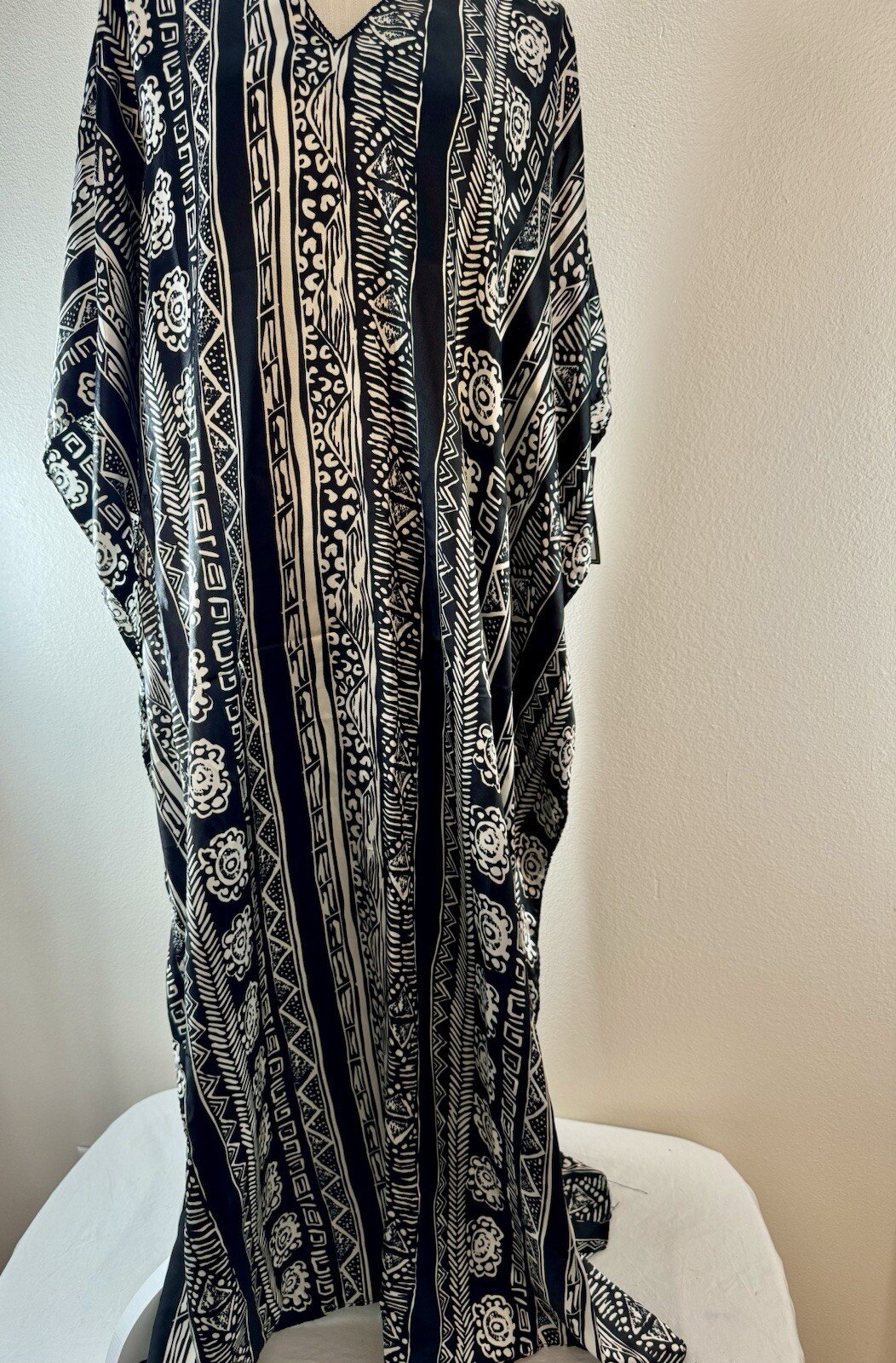 Winlar Vtg Long 90&rsquo;s Kaftan Black and White One Size Fits All