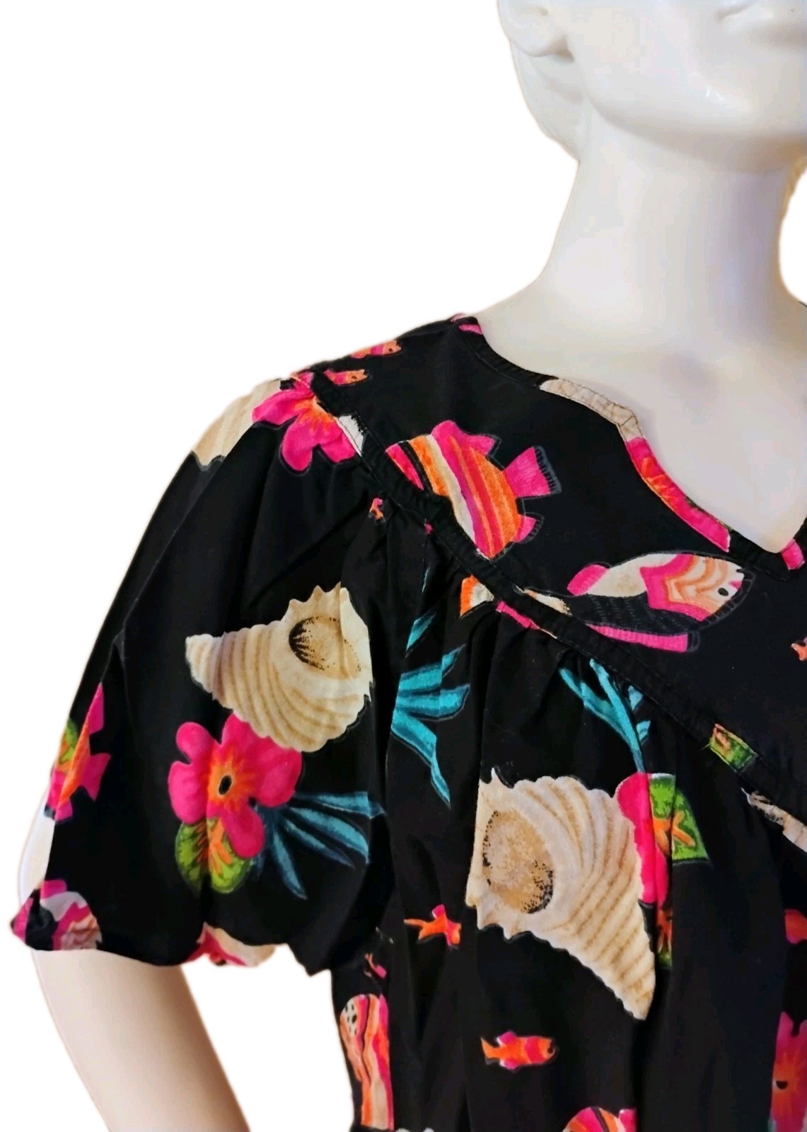 VTG 1980&rsquo;s « Daffodil » Black with Vibrant Tropical Patterned MuMu or Loungewear