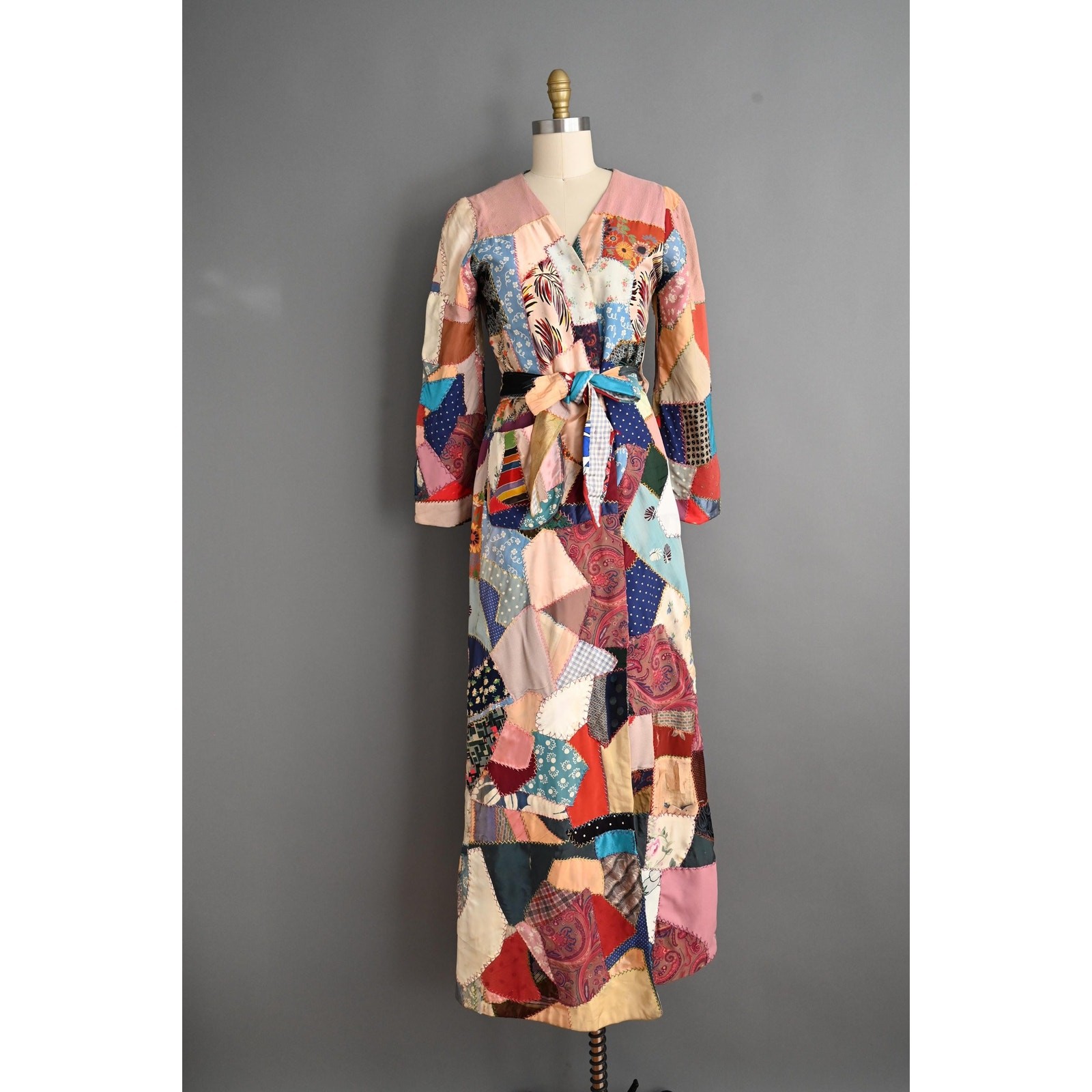 Antique 1930s Quilt Robe | Antique Crazy Quilt Dressing Robe | Medium Large