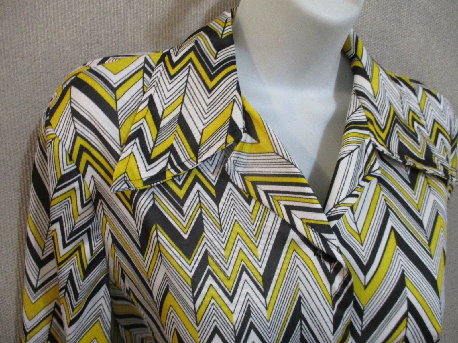 VTG 60&rsquo;s Stockton Stretchy Polyester Zig Zag Shirt Size 16