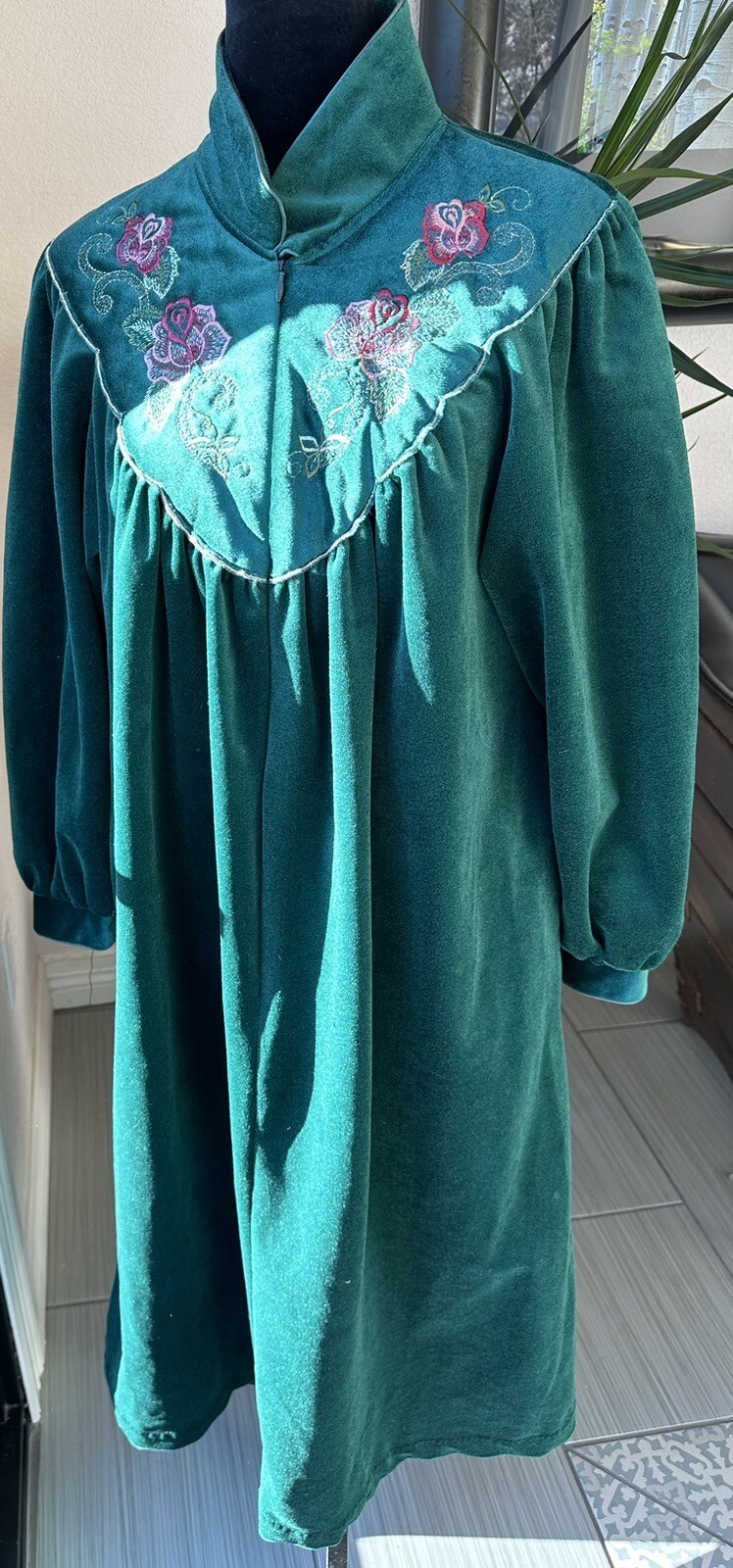 EUC Vtg Gilligan O’Malley Green Velour Made USA M 12-14 Embroidered Floral Zip