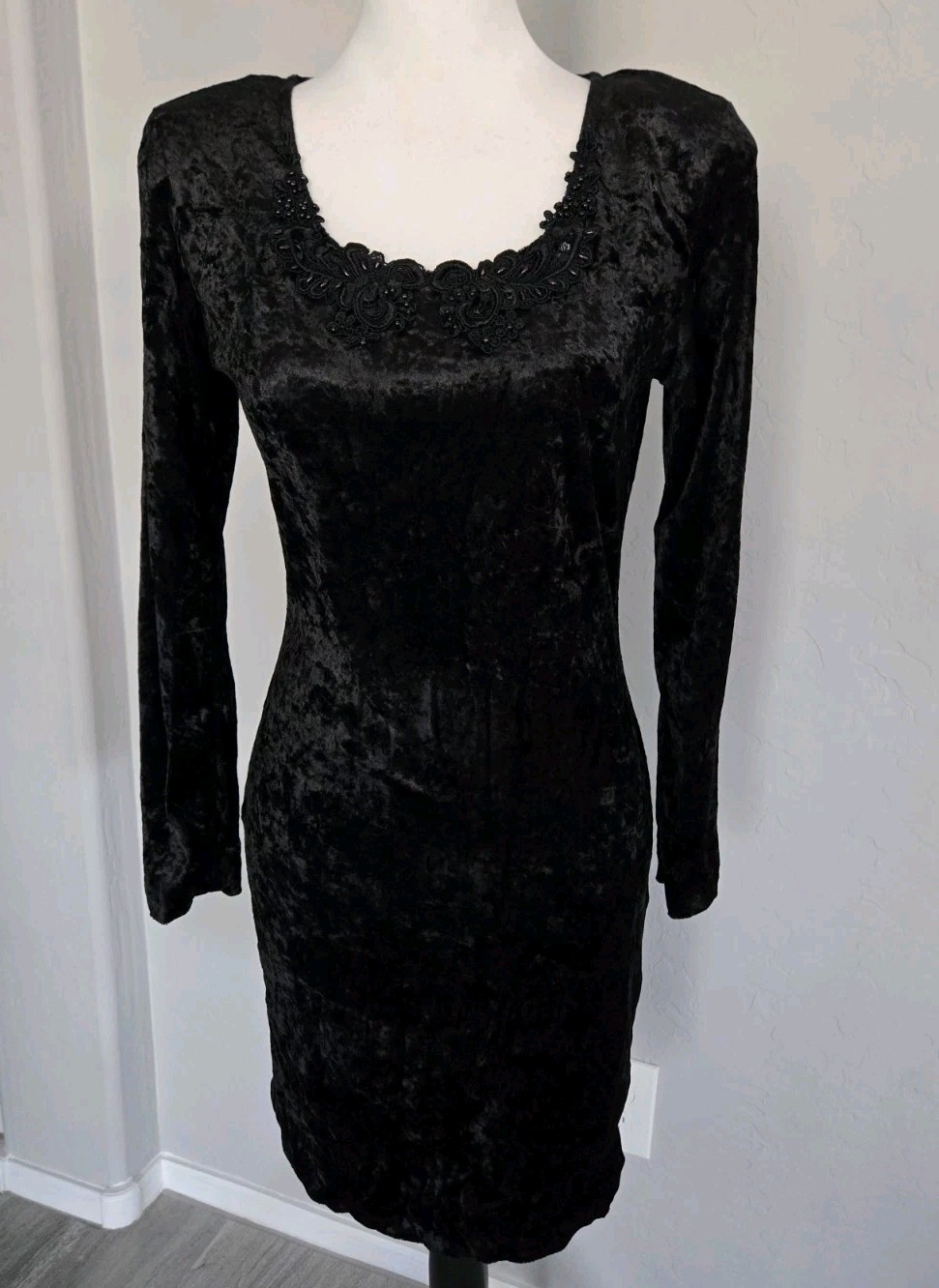 Vtg 90s Vamp Black Crushed Velvet Bodycon Beaded Soutache Neckline Dress Sz M
