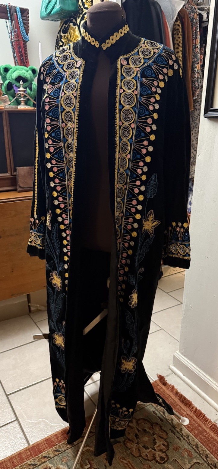 Vintage 1960’s 70’s Velvet Embroidered Kaftan Robe Duster
