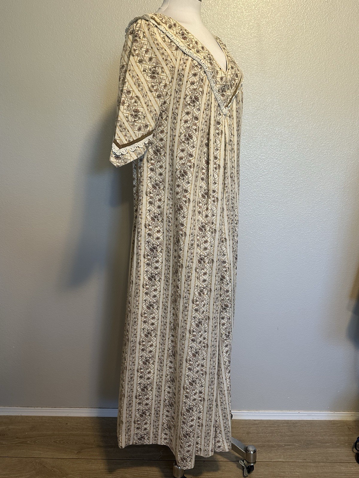 VTG LIBERTY HOUSE of HAWAII Bete Coll Muumuu Maxi Dress Floral Aloha szM Pockets
