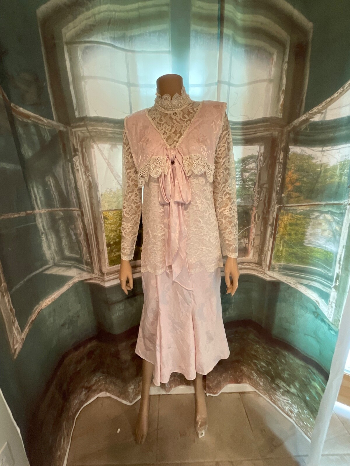 Romantic Jessica McClintock Style Renaissance Ivory Lace Pink Rose Satin Dress