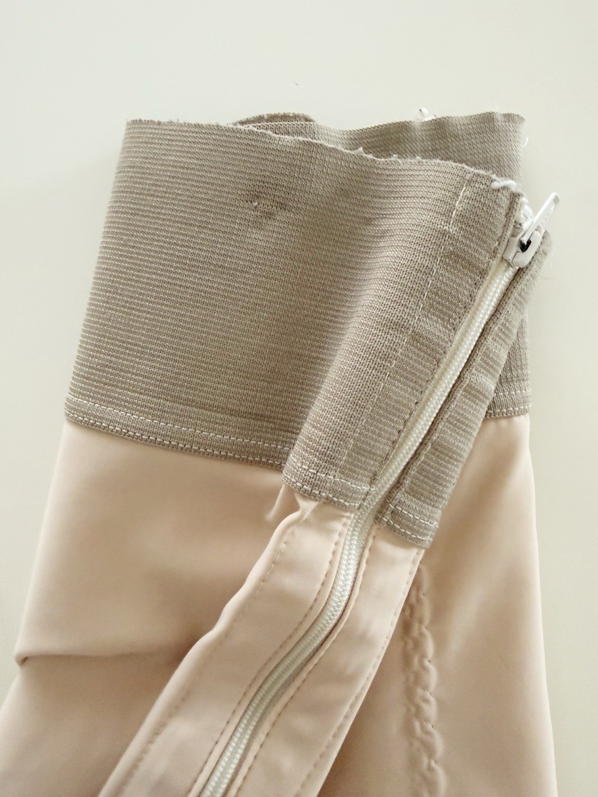 Vintage Nylon-Spandex Crotchless Girdle Lace Trim Long Leg : Beige – M or L ?