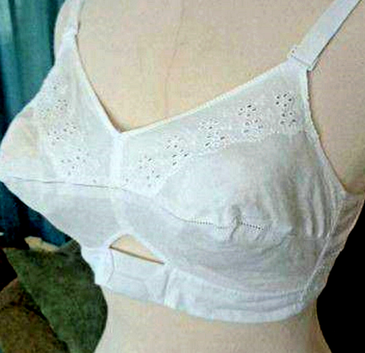 32C Eyelet Cotton Vintage Bra no wires white retro rockabilly