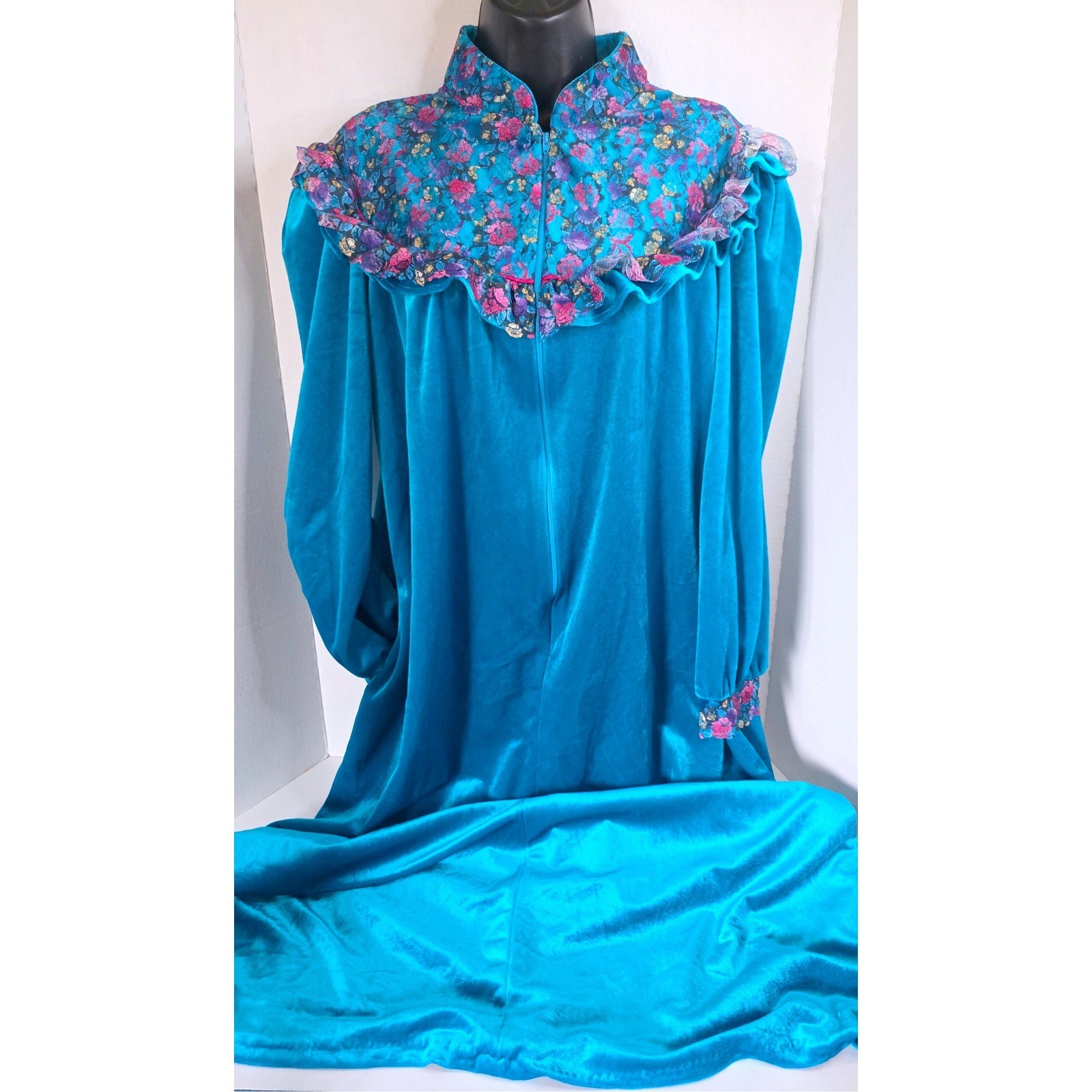 Vintage Lara Dee New York Teal Velour Floral Lace Ruffle Robe Nightgown Medium