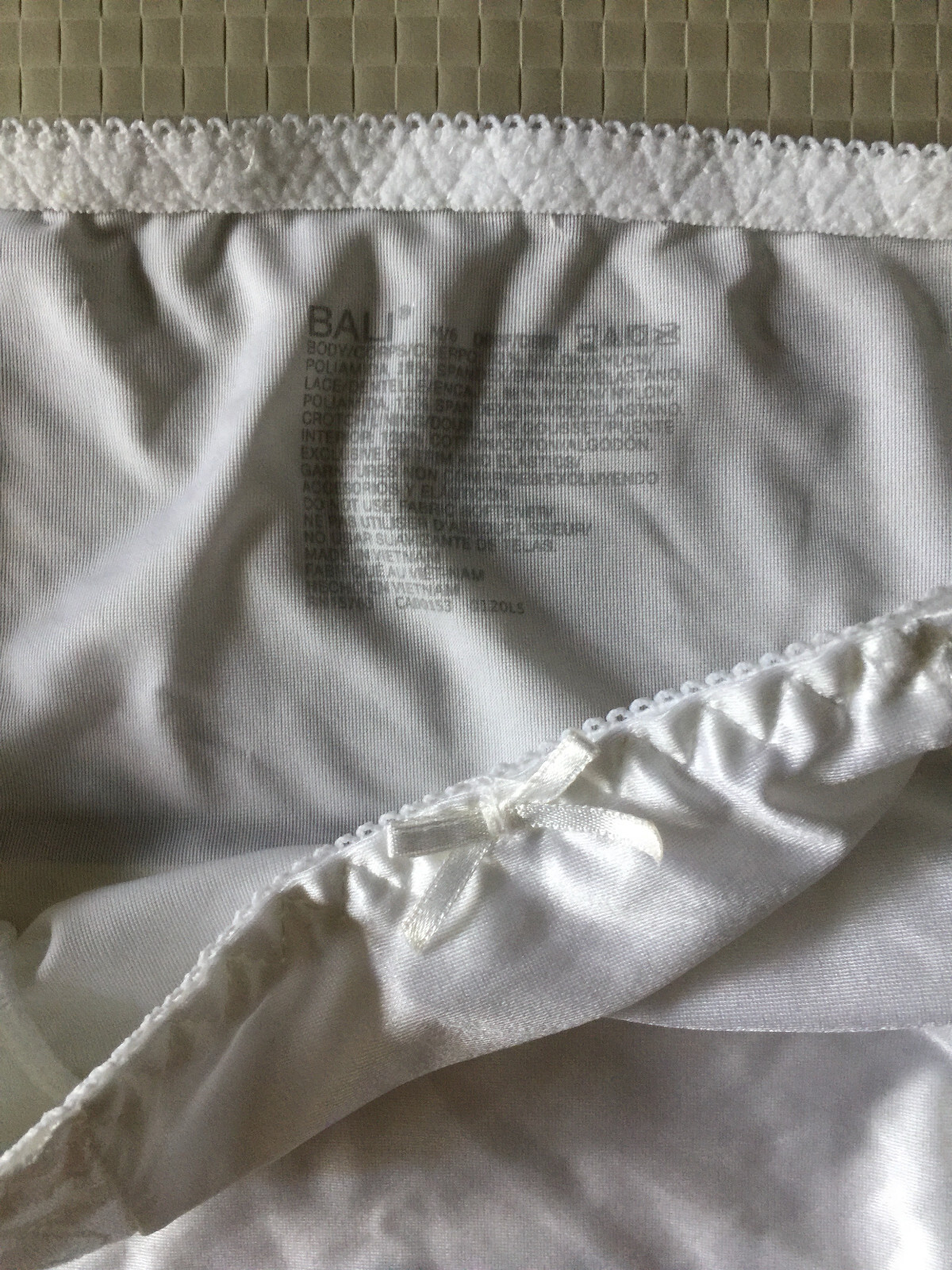 White Sateen Finish Stretch Moderete Control Bali Panties Briefs Size 6 M 32 34