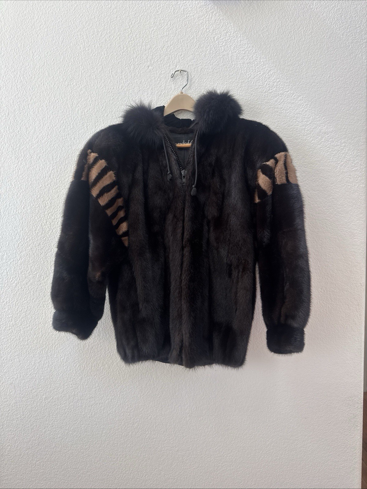 Rosendorf-Evans Women&rsquo;s Dark Brown Mink Coat, Details On Shoulders