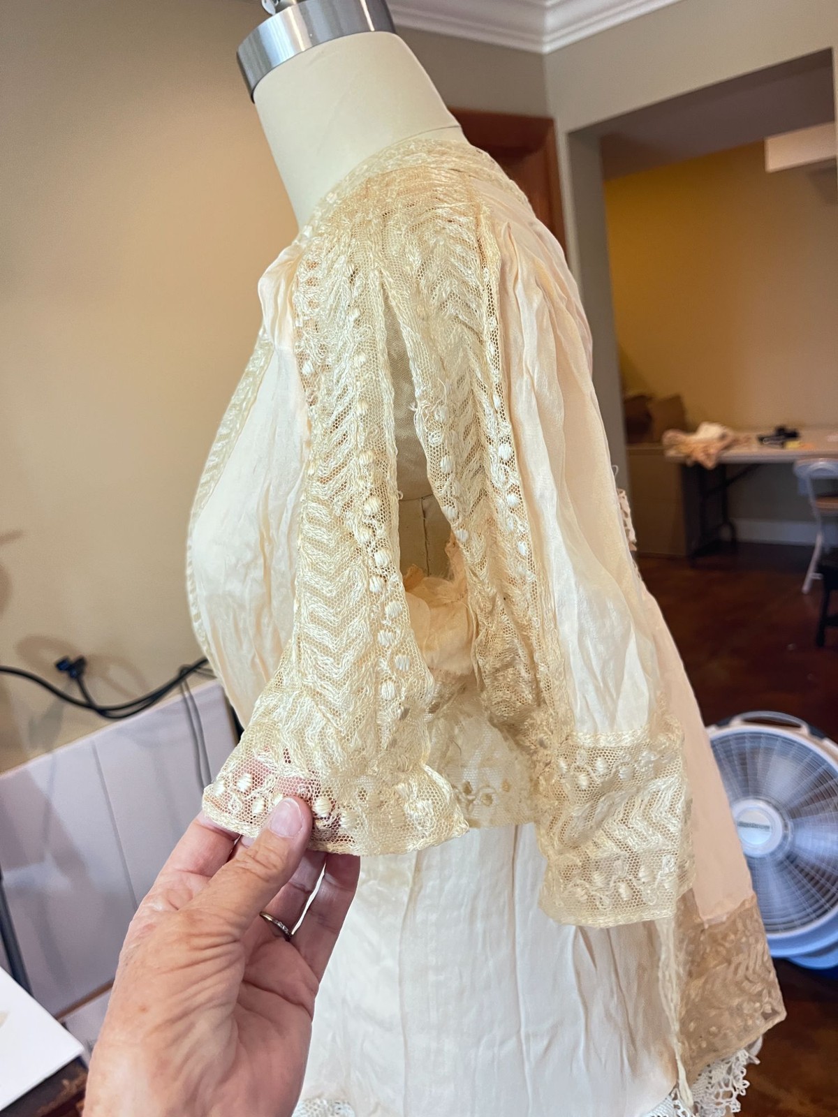 Edwardian Early 20s silk boudoir jacket blush pink with lace trim AS IS