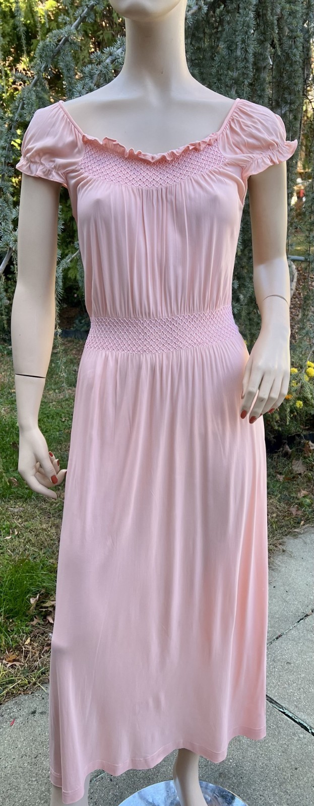 VINTAGE 1940&rsquo;s SEARS CHARMODE PEACH RAYON JERSEY SMOCKED NIGHTGOWN