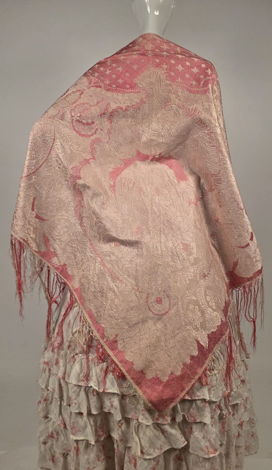 GRANDIOSE MID 19TH C PINK FRENCH SILK JACQUARD SHAWL FOR DRESS W FOUNTAIN