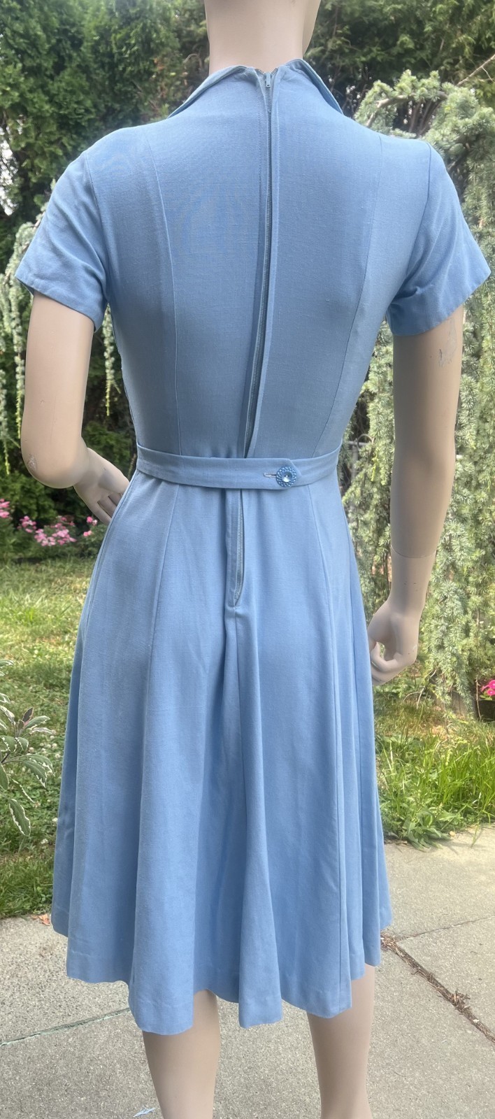 VINTAGE 1940&rsquo;s BLUE COTTON DRESS W/ POINTED COLLAR & BOW