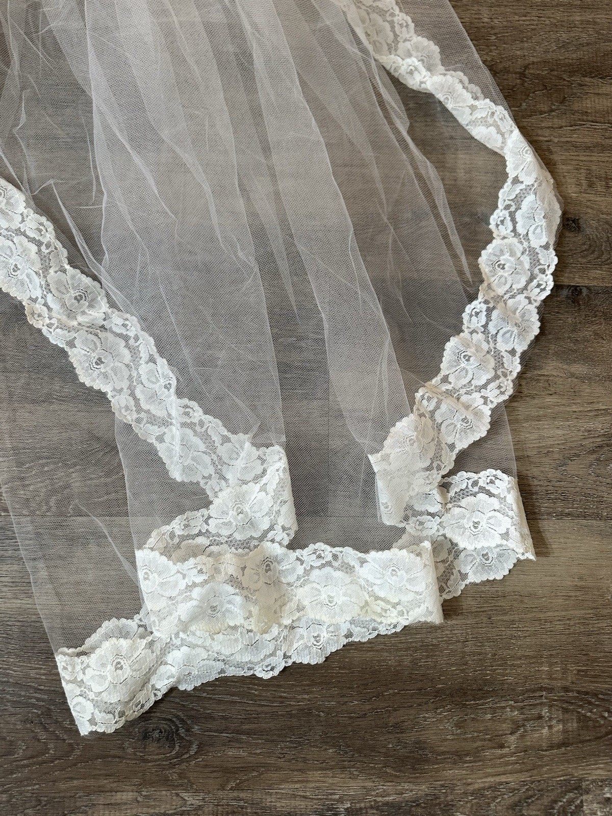 Vintage Wedding Dress Gown S White Chantilly Lace Long Sleeve Fitted Train Veil