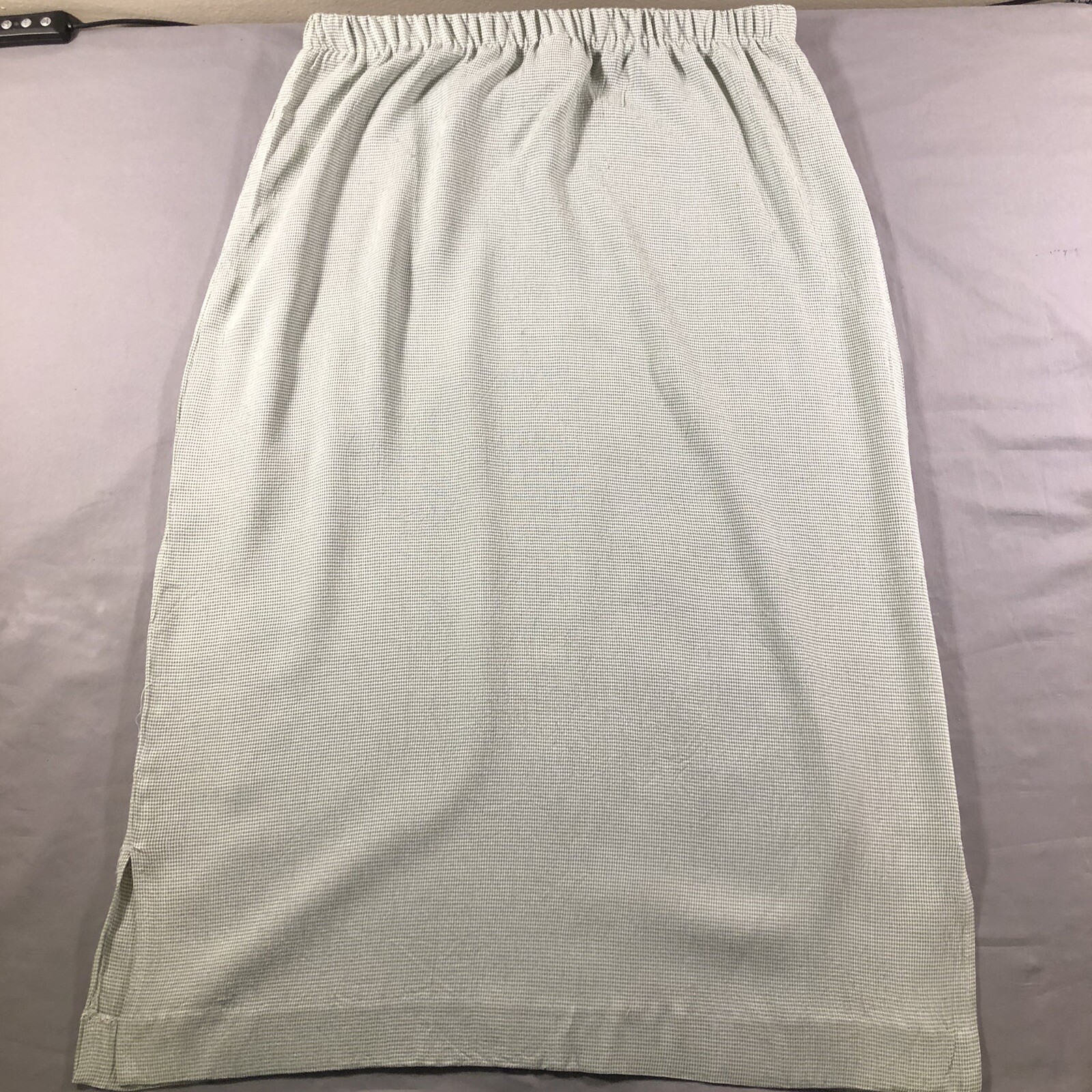 Vintage Women’s Sage Green Long Skirt 28 Inches Long Medium Iryza Brand Plaid