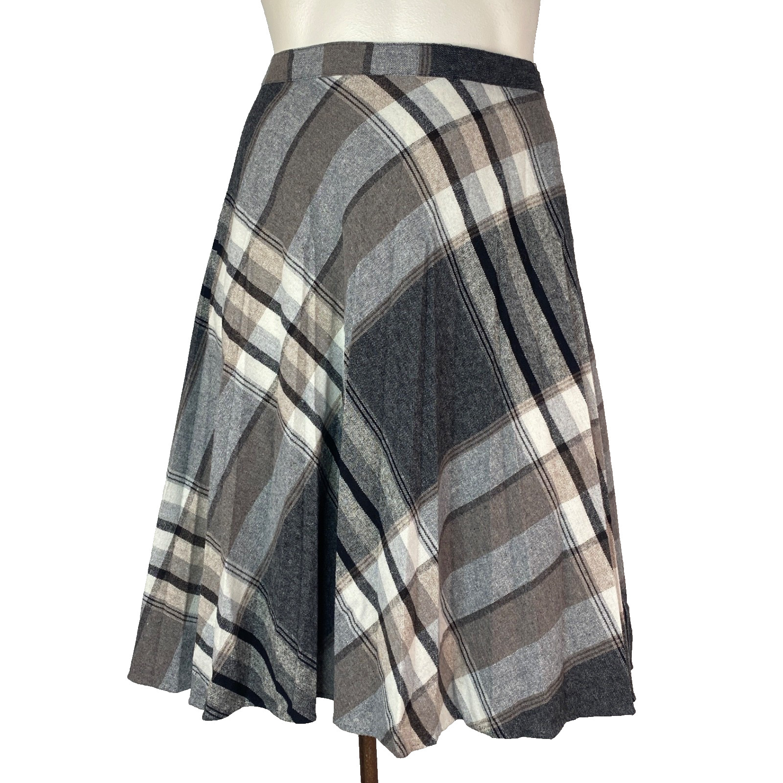 Vintage 1970s gray plaid skirt XXL plus size 42&Prime; waist white black A line wool