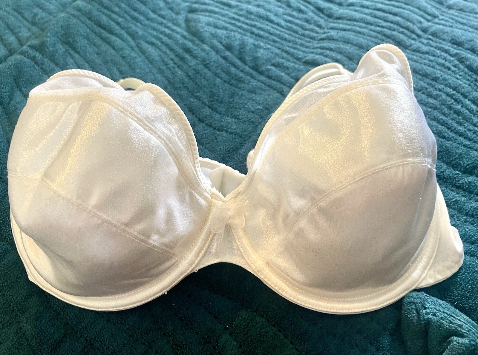 Vintage 90s Wonderbra 38B White Satin Bra