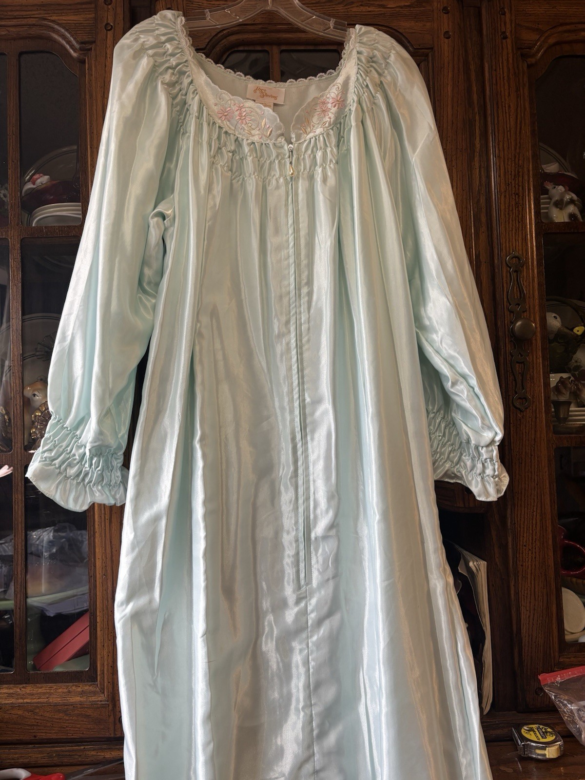 Vintage 80’s Ilise Stevens Women’s Satin Nightgown Delicate Embroidery Large