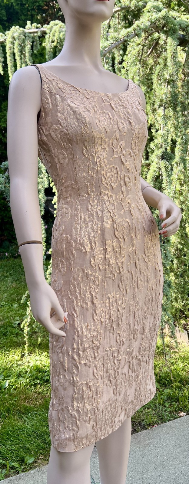 VINTAGE 1950&rsquo;s GOLD METALLIC BROCADE WIGGLE SHEATH DRESS