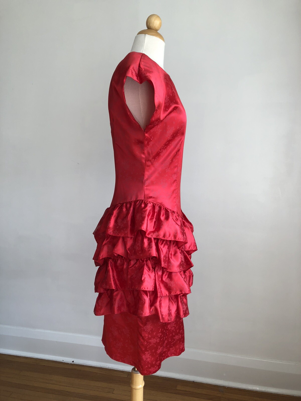 STUNNING VTG Red Silky Satin Ruffles Cap Sleeve Peplum Dress SZ 5/6