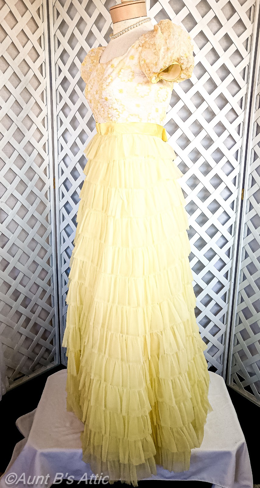 Vintage 60&rsquo;s Nadine Yellow Daisy Pattern Tiered Ruffled Formal/Prom Gown SM