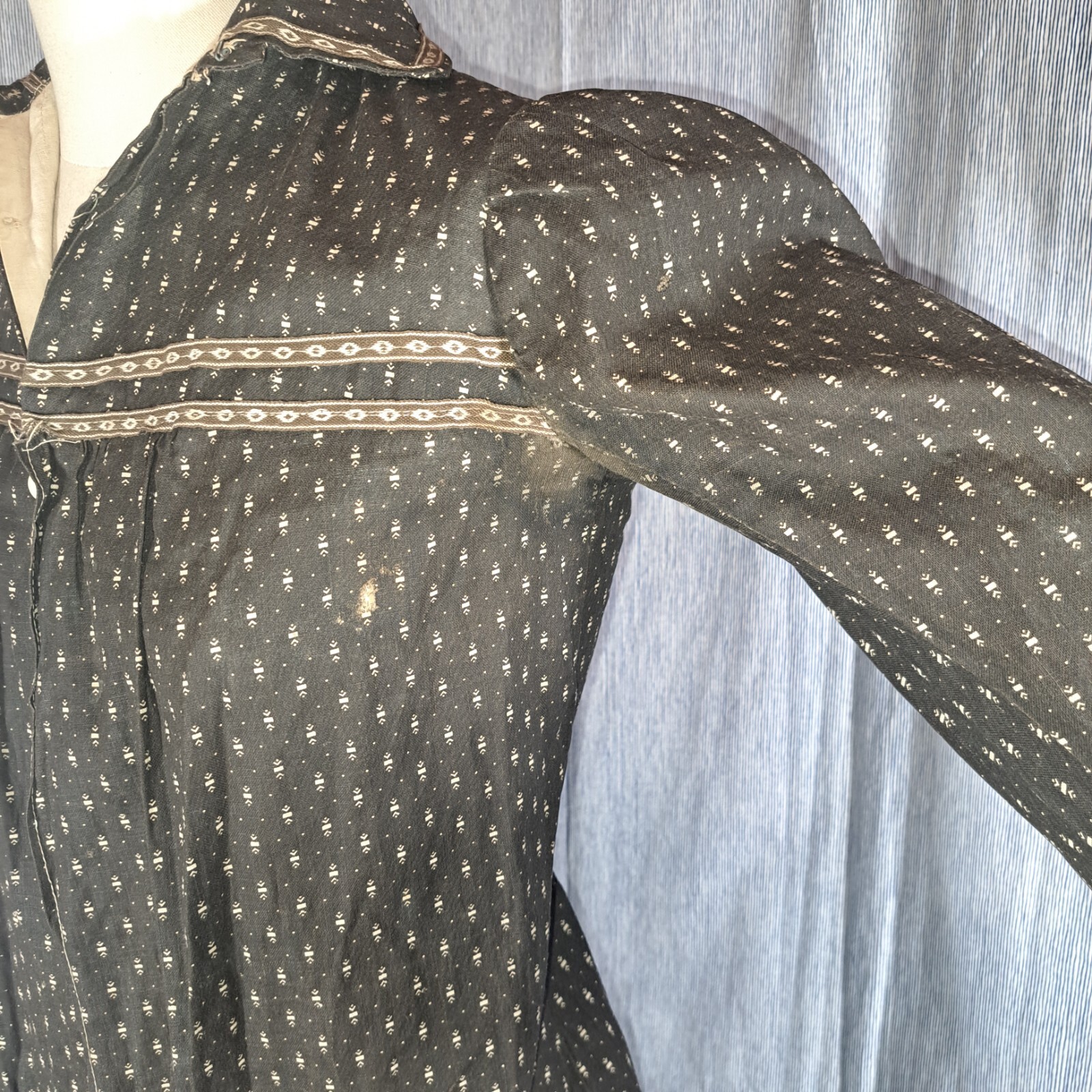 DARK BROWN COTTON CALICO WRAPPER WITH PORTLAND, MAINE LABEL
