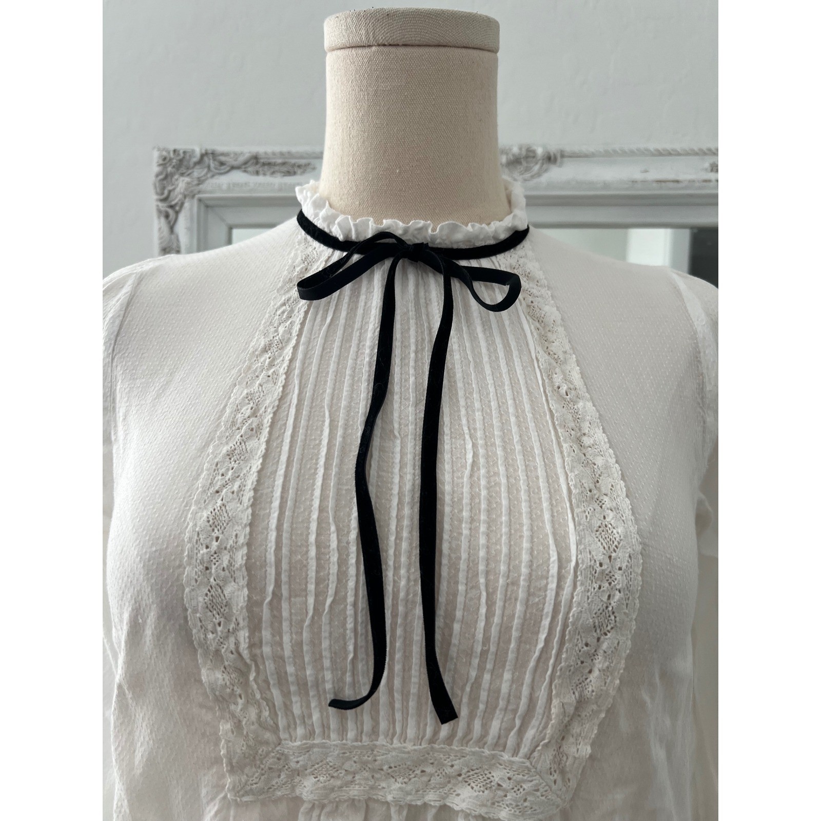 vintage forever 21 victorian style top with velvet bow