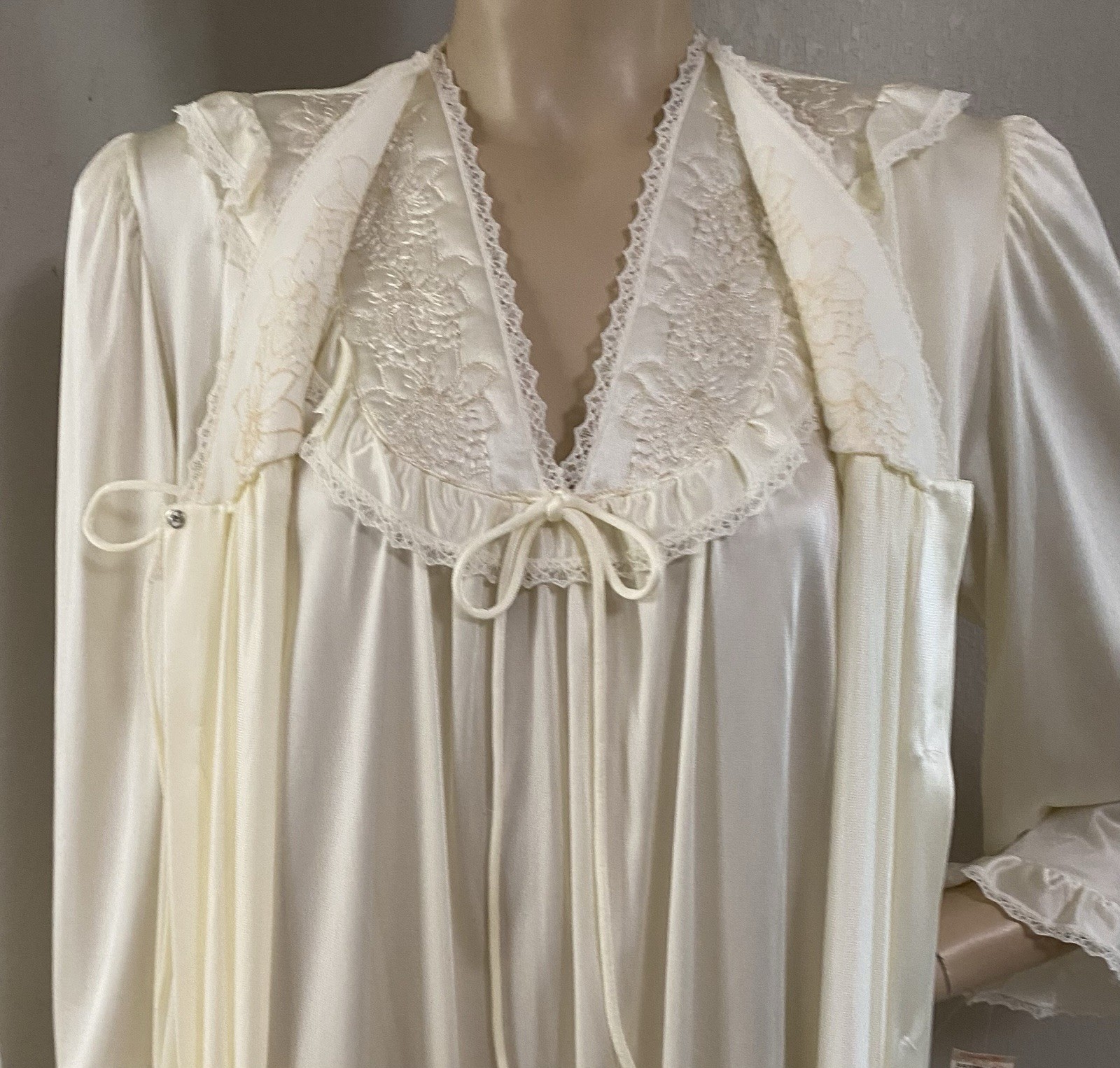 Vintage VANITY FAIR Glacier Wht Glissanda Tricot Nylon Short Nightgown Set S NWT