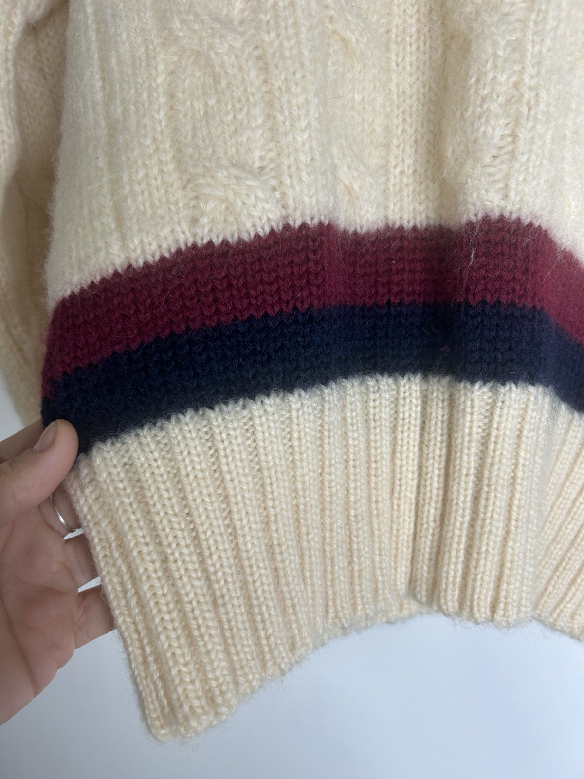 Vintage Saks Fifth Avenue Sweater Women’s Ivory Wool Pullover Vneck Everyday