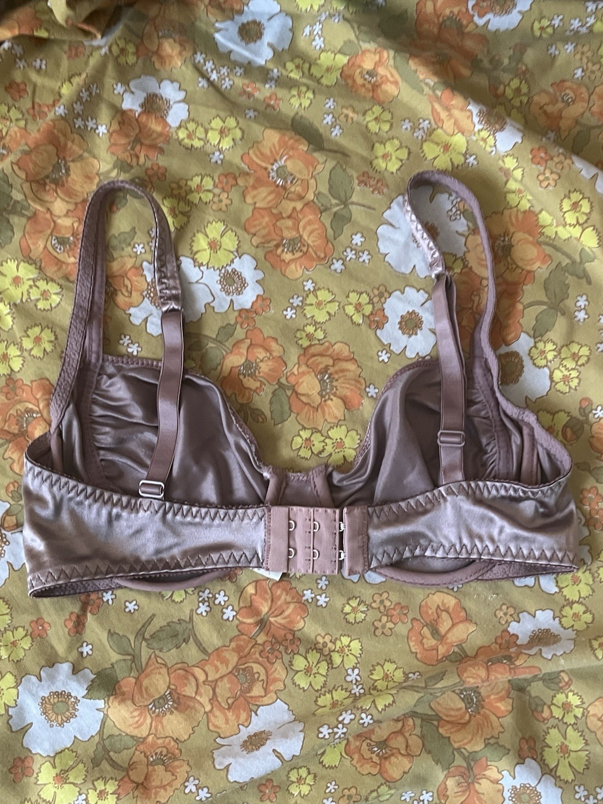 Vintage Olga Second Skin Tailored Body satin Stretch Bra Taupe 36B Style 33015
