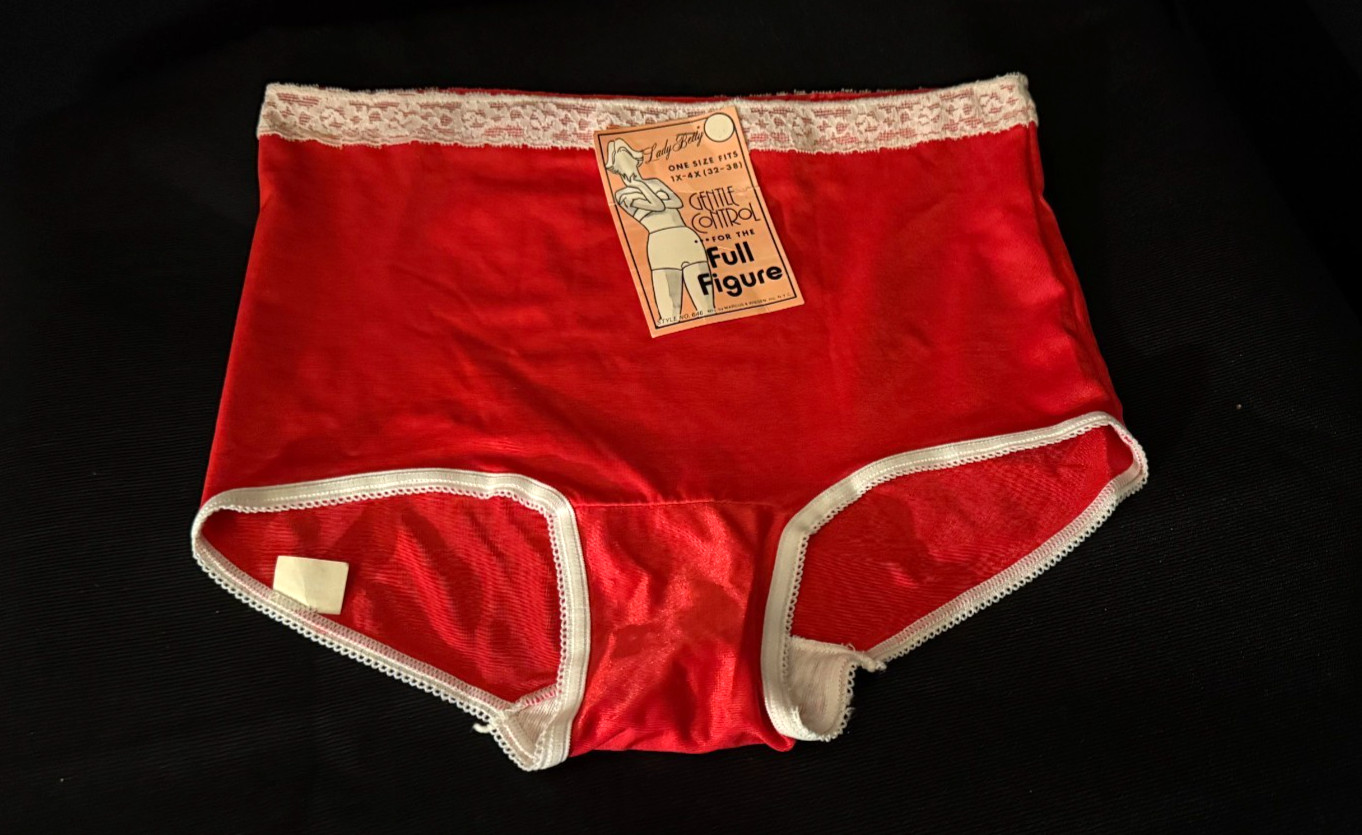 Vtg WOMENS « QUEEN SIZE » FULL FIGURE red nylon PANTIES, LADY BETTY, NOS w/ TAGS
