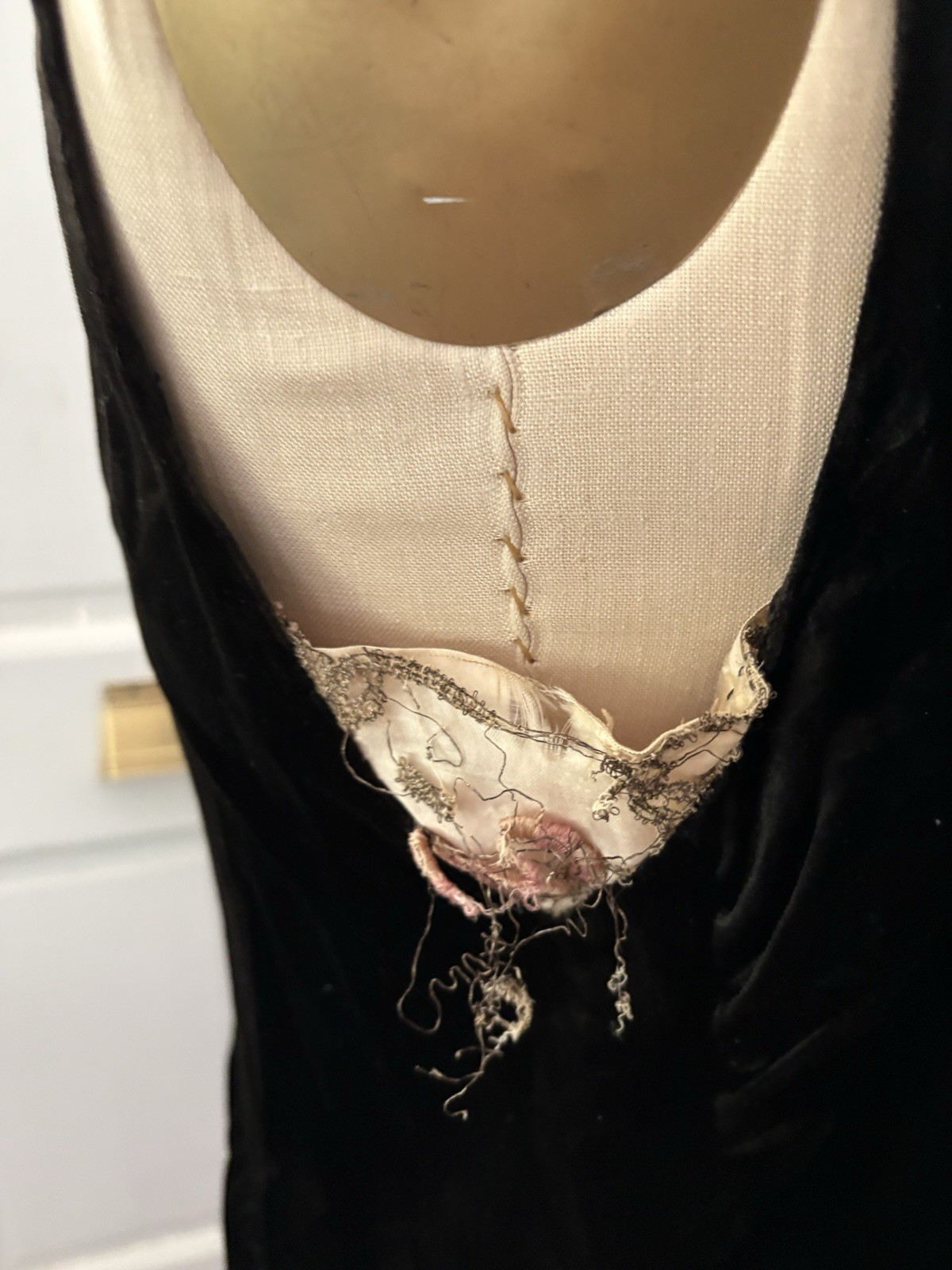Vintage 1920&rsquo;s Flapper Art Deco Black Dress w Lace Metalic Lace Accents M/L