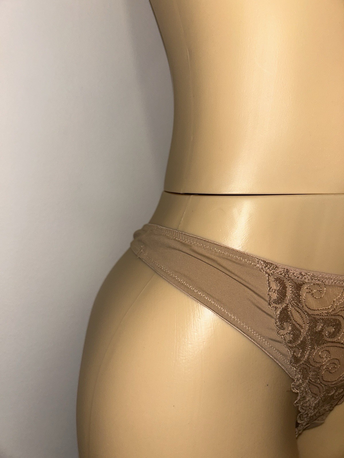 Vintage Early 2000 Gilligan And O’Malley Thong NWT Tan Color Size Large