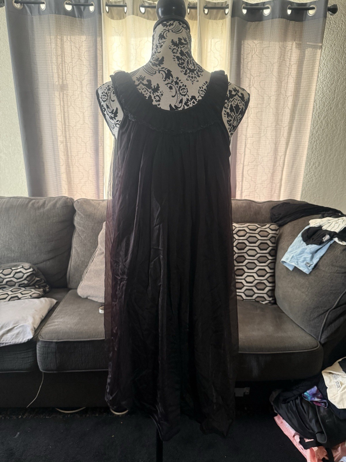 Vintage 60&rsquo;s Joseph Magnin Black Night Gown/Dress – Size Small
