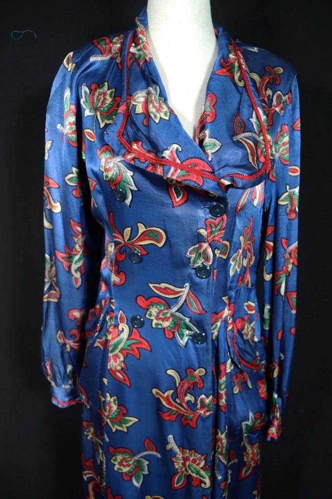 VINTAGE FRENCH 1940&rsquo;S WWII ERA BLUE PAISLEY STYLE SATIN HOUSE ROBE SIZE MEDIUM