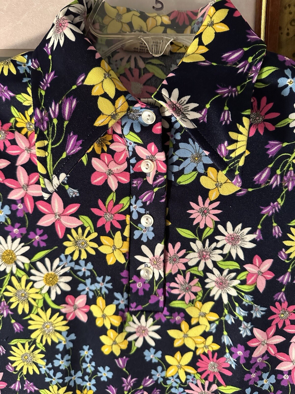 Norton&rsquo;s Point Vintage 60- 70&rsquo;s Collared Top Colorful Flower Power Retro Hippie