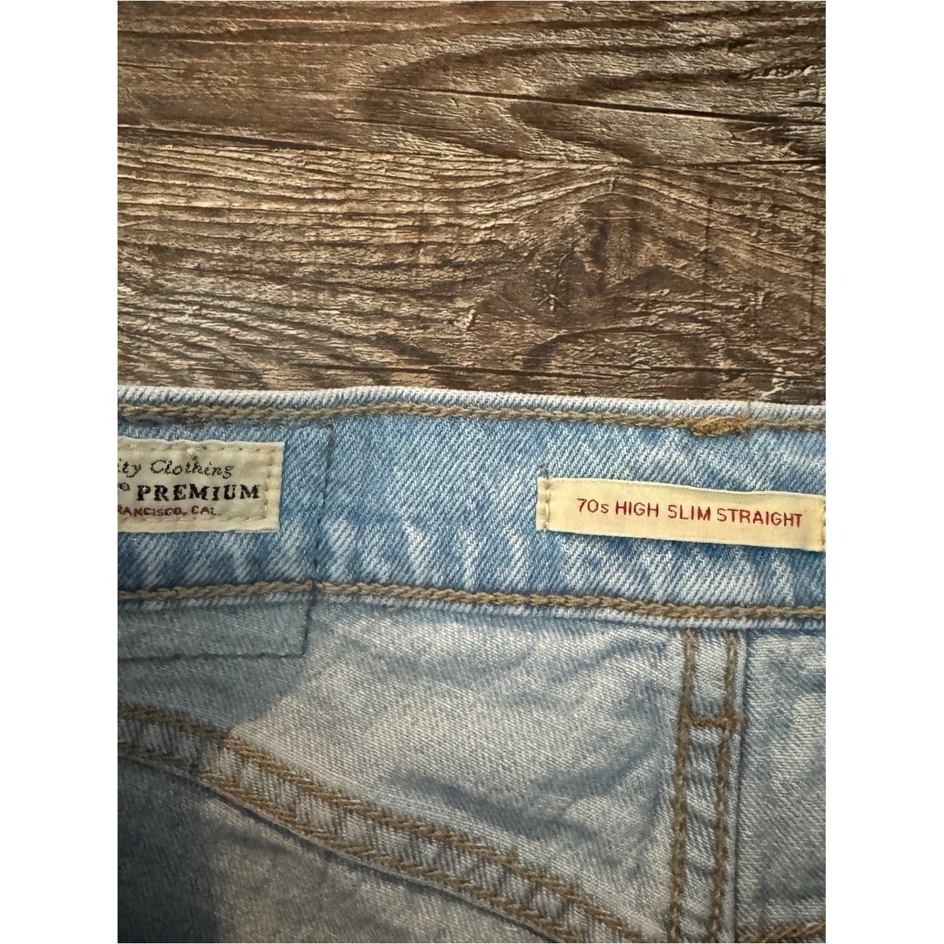 Levi&rsquo;s 70&rsquo;s High Slim Straight Size 27