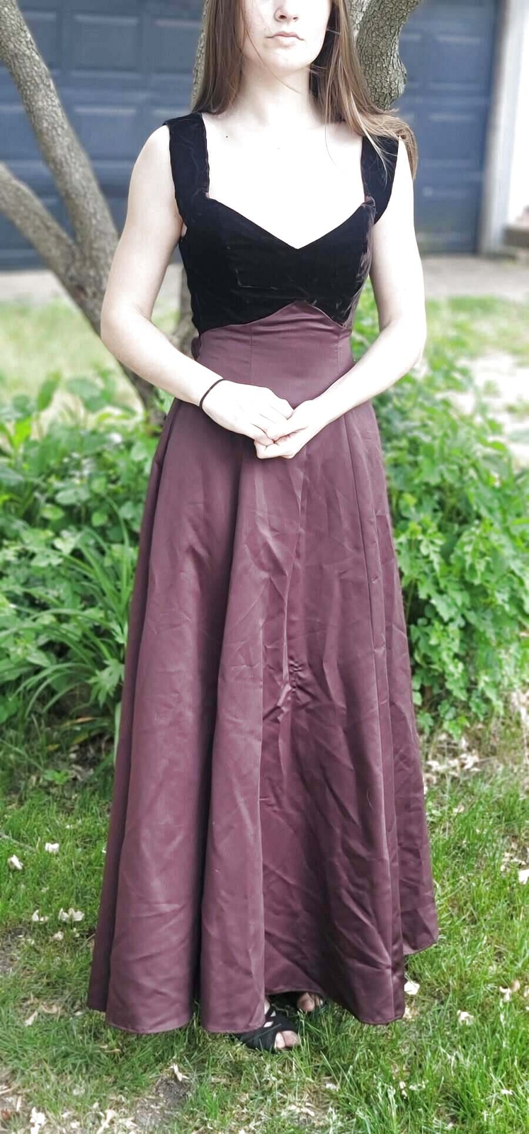 1980&rsquo;s JORDAN Retro/Vintage Edwardian/Victorian Style Plum Dress Low Cut