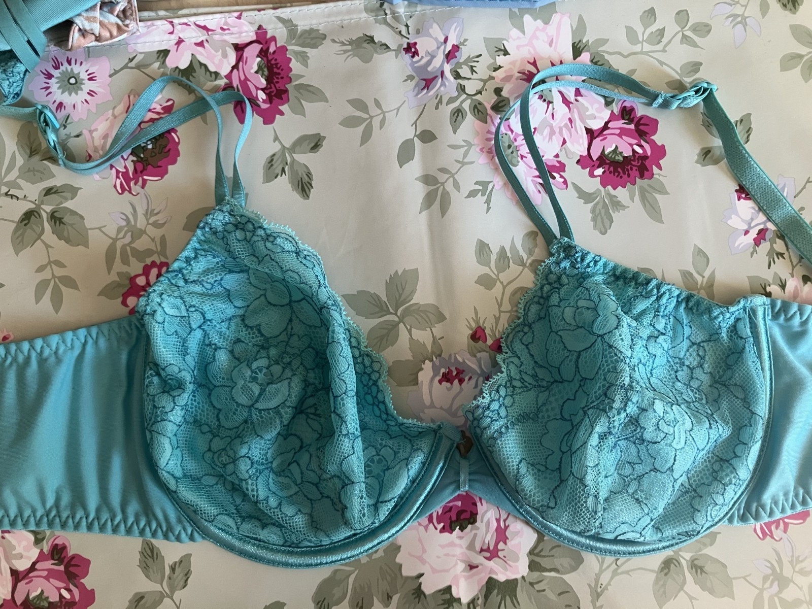 Vassarette 36C, 36D, 38C OR 36D Underwire Bra Floral Lace