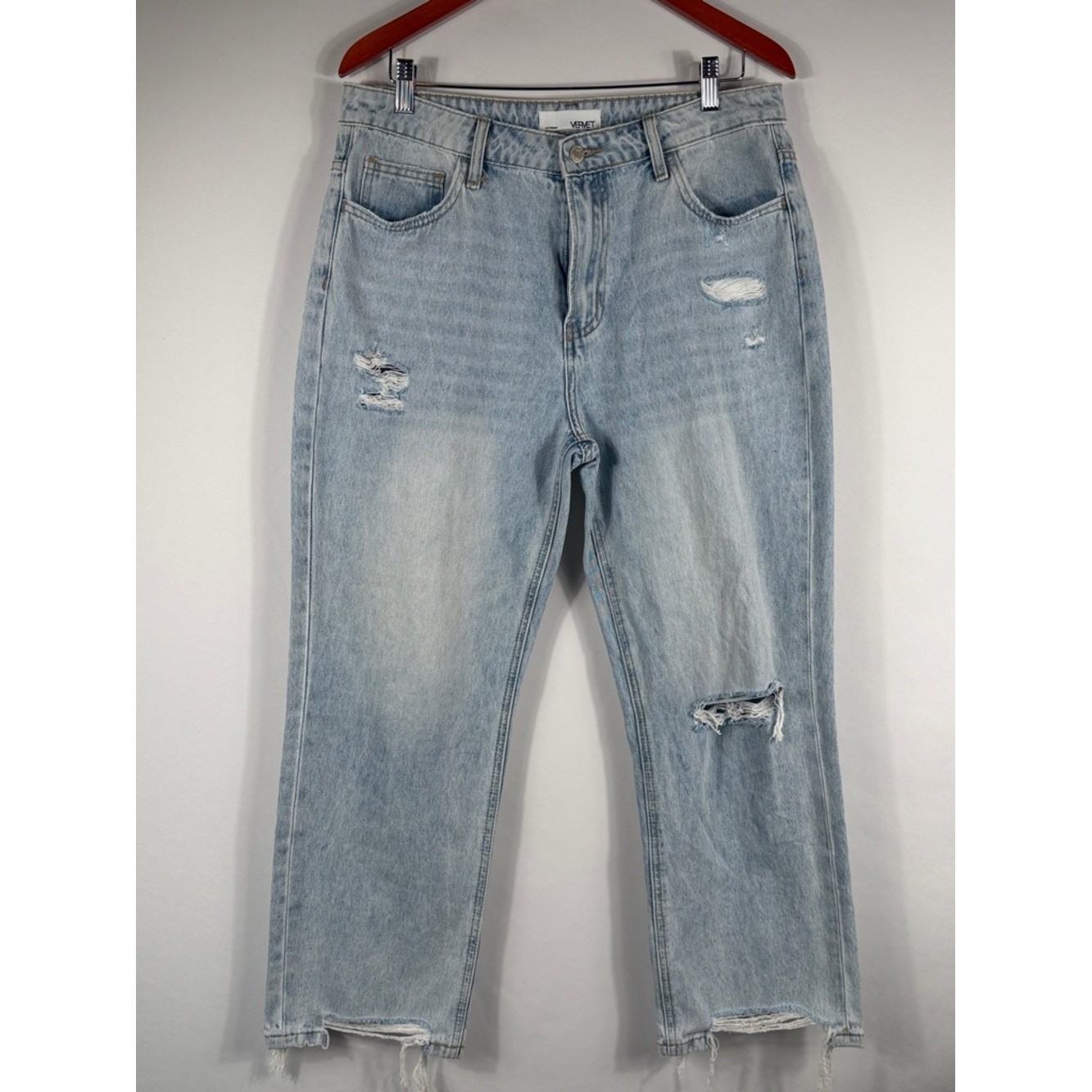 Vervet Barrel Fit Light Distressed Cropped Jeans. Womens Size 31. Inseam 26&Prime;