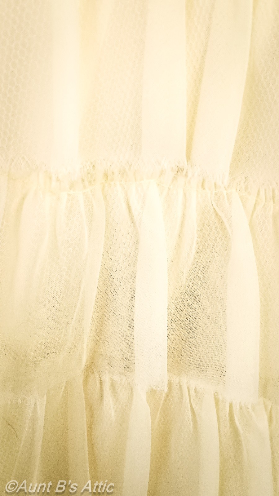 Vintage 60&rsquo;s Nadine Yellow Daisy Pattern Tiered Ruffled Formal/Prom Gown SM