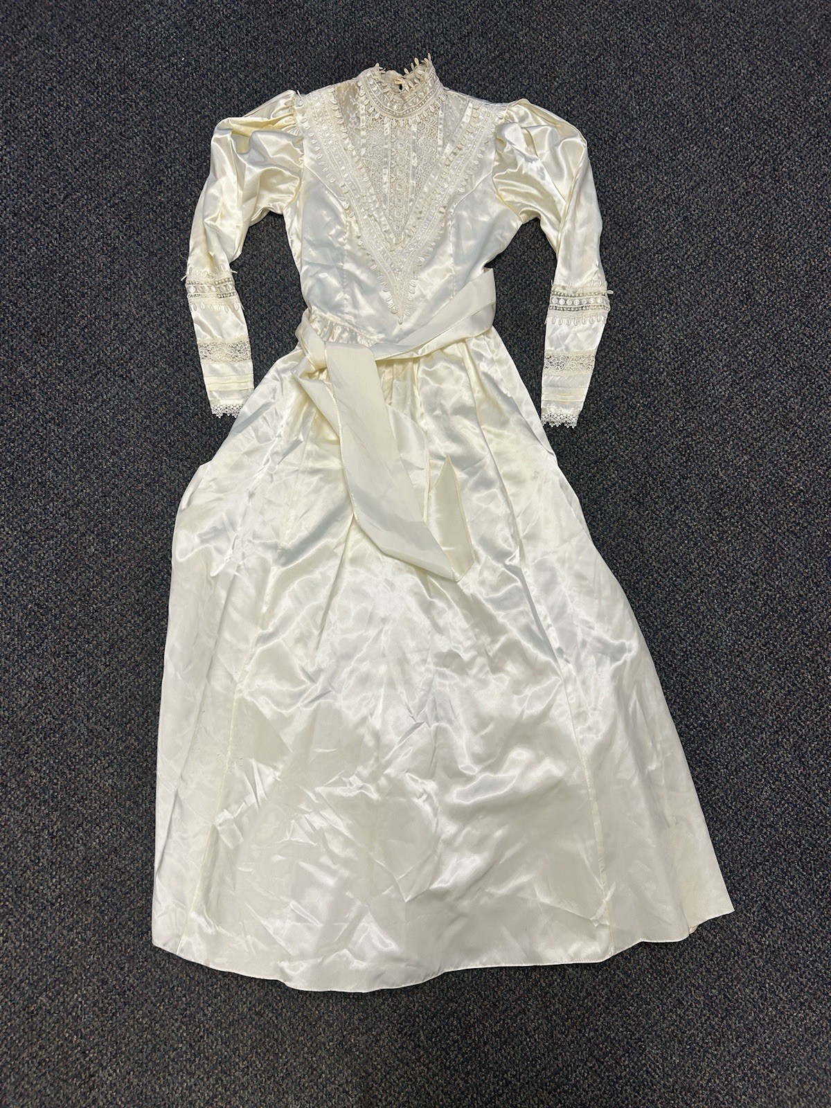 Gunne Sax Romantic Renaissance Bridal Collection SZ 11 White Satin Lace Dress