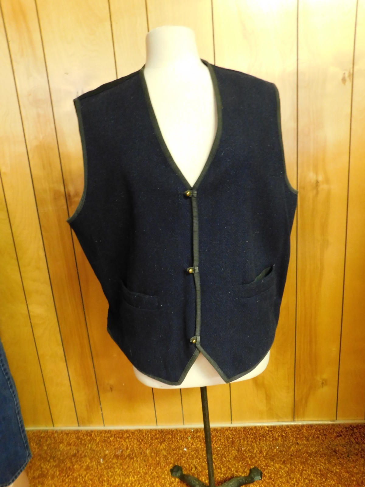 Vintage SHERPA MOUNTAIN IMPORTS Navy Blue Wool Vest Size XL Nepal
