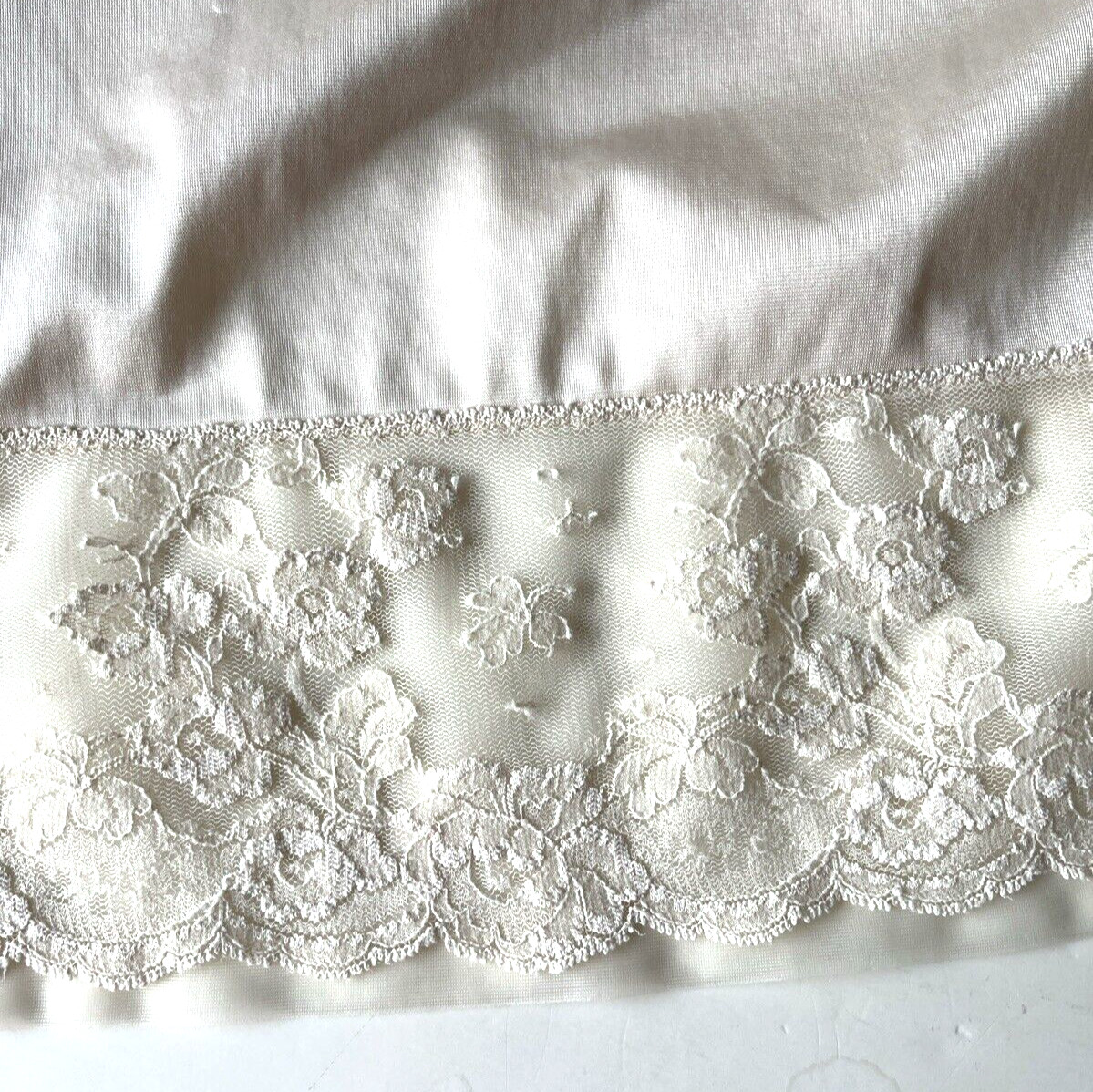 Vintage Shadowline Nude Half Slip Nylon Wide Lace Hem Satin Tab Sz Medium Tall